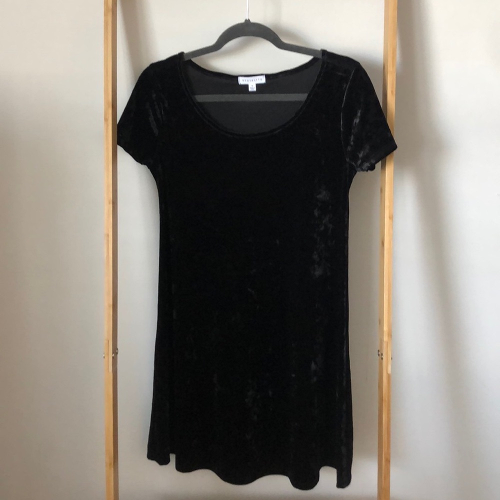 Velvet A-Line Shift Scoop Neck Short Sleeve Dress